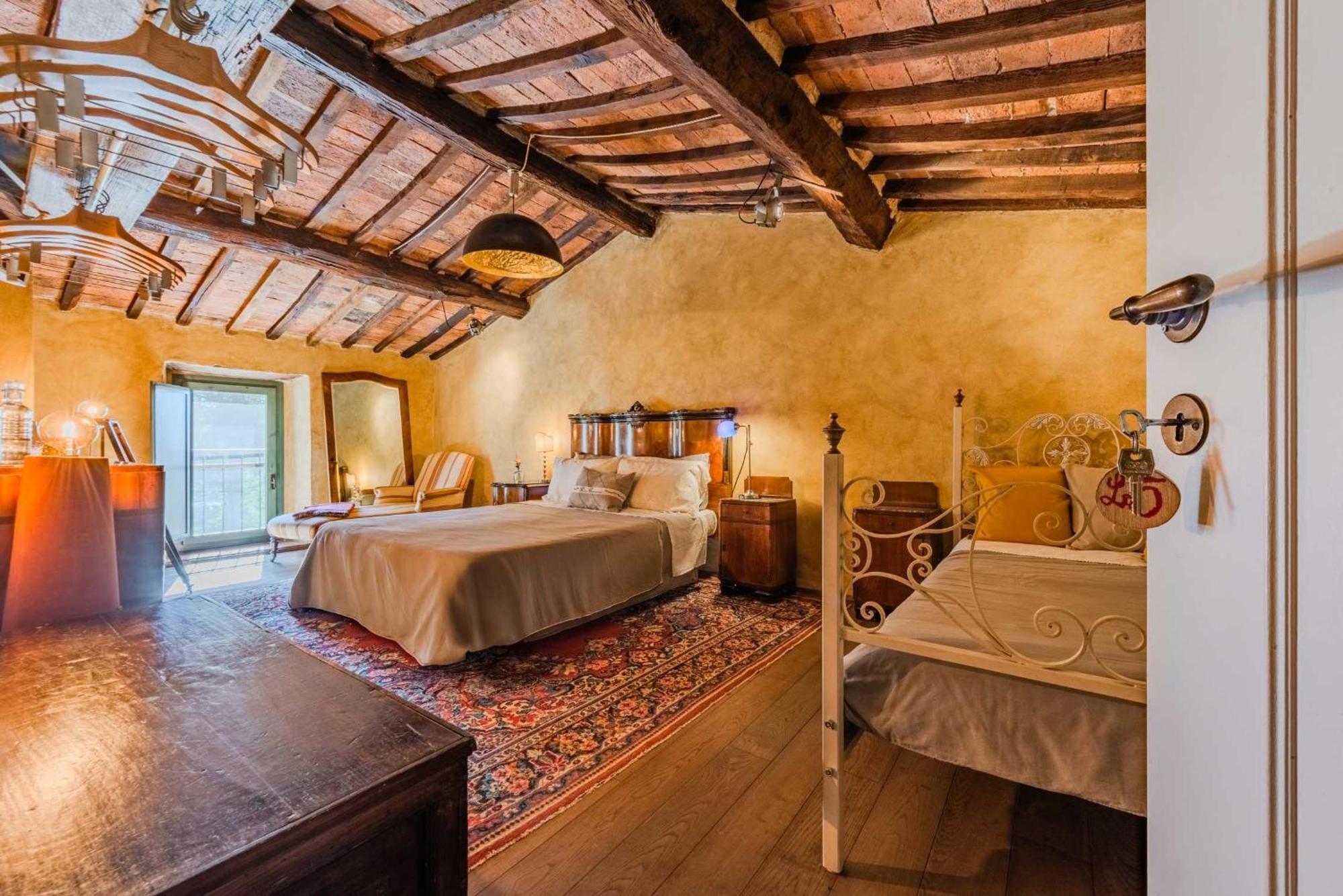Podere Camaiano Bed and breakfast
