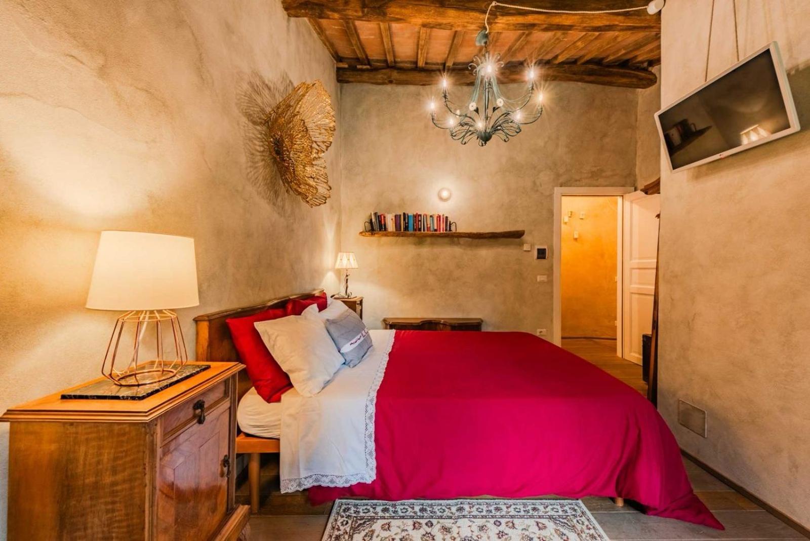 Podere Camaiano Bed and breakfast